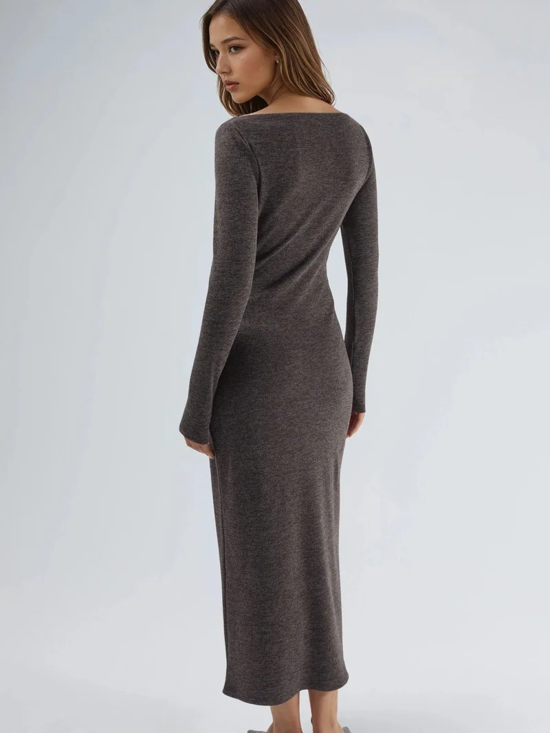 هيكاب فستان ماكسي بياقة قارب وتفاصيل درابيه